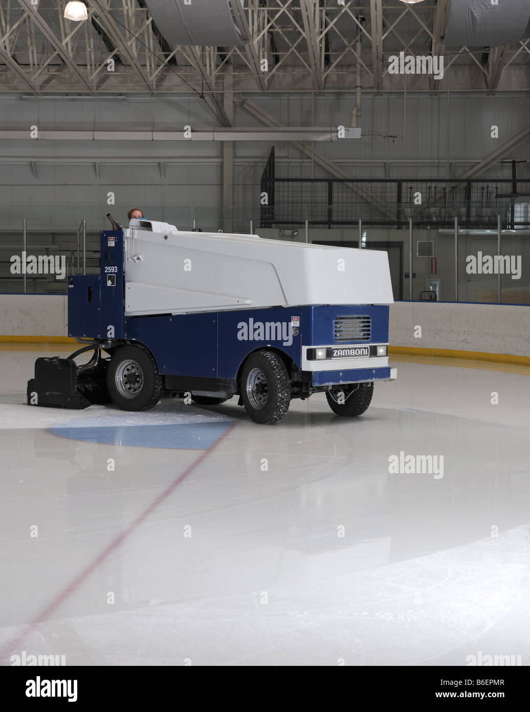 Nettoyage sur glace Zamboni une patinoire de hockey dans la région de Maryland USA Banque D'Images