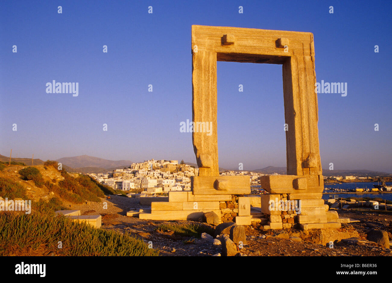 Portara, en porte de la ville de Naxos, l'île de Naxos, Grèce, Europe Banque D'Images