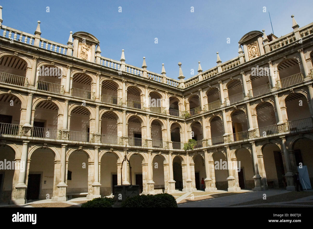 Santo Tomás de Villanueva La cour intérieure de l'ancienne grande école de San Ildefonso aujourd'Rectorado Université d'ALCALÁ DE HENARES Banque D'Images