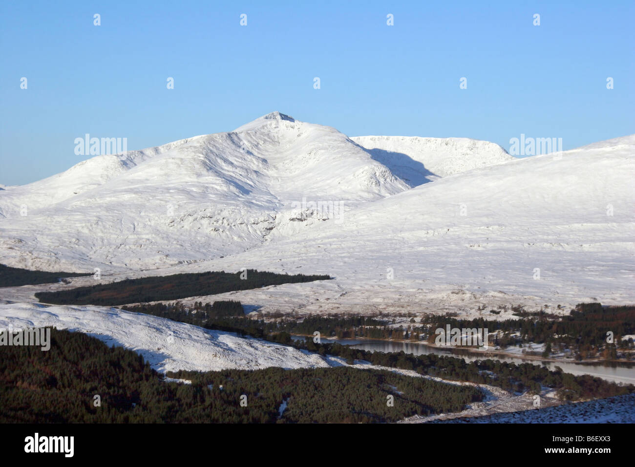 Stob Ghabhar et Loch Tulla de Beinn Dorain Banque D'Images