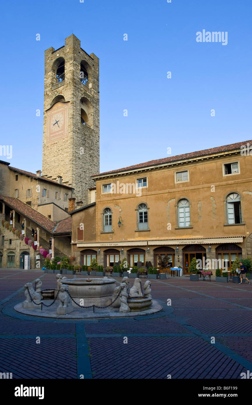 La Piazza Vecchia, Bergame, Lombardie, Italie, Europe Banque D'Images