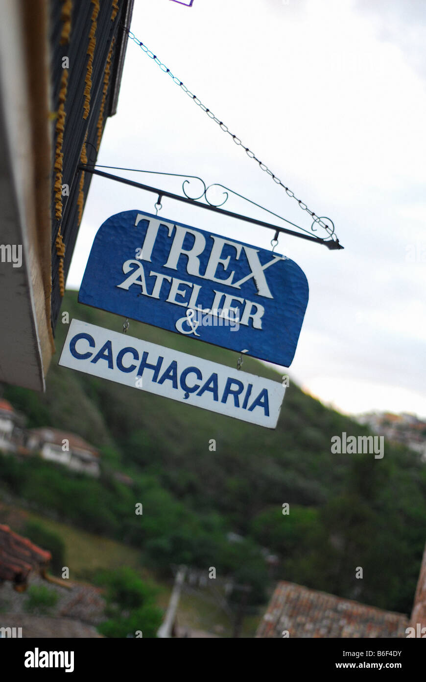 Inscrivez-vous au-dessus d'un Cachacaria à Ouro Preto, Minas Gerais Banque D'Images