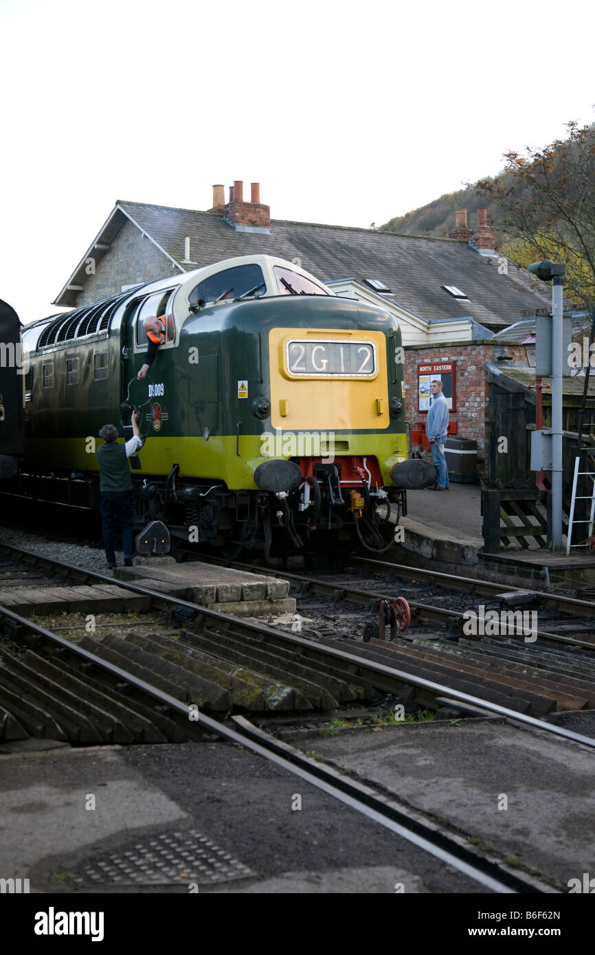 Class 55 Deltic Locomotive en gare de Levisham Banque D'Images
