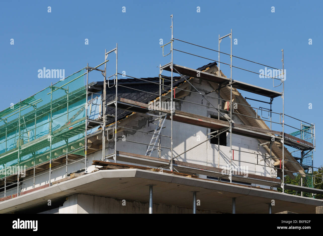 Charpente de toiture échafaudée d'une maison, Solingen, Nordrhein-Westfalen, Germany, Europe Banque D'Images