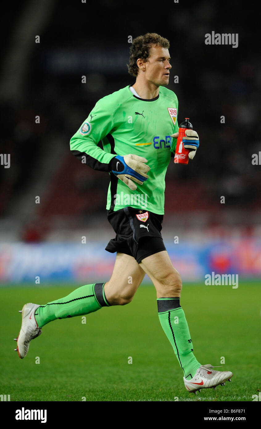 Gardien de but Jens Lehmann, le VfB Stuttgart football club, exécutant avec son verre bouteille Banque D'Images