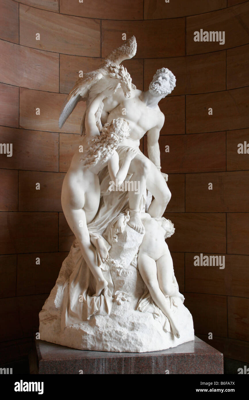 Sculpture par l'entrée de l'ancienne galerie nationale sur l'île aux musées, Berlin, Germany, Europe Banque D'Images