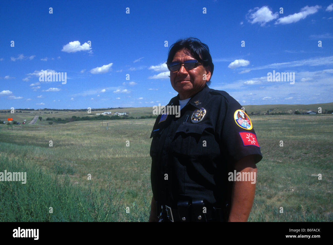 Agent de police Indien Sioux Oglala à Wounded Knee réserve de Pine Ridge dans le Dakota du Sud USA Banque D'Images
