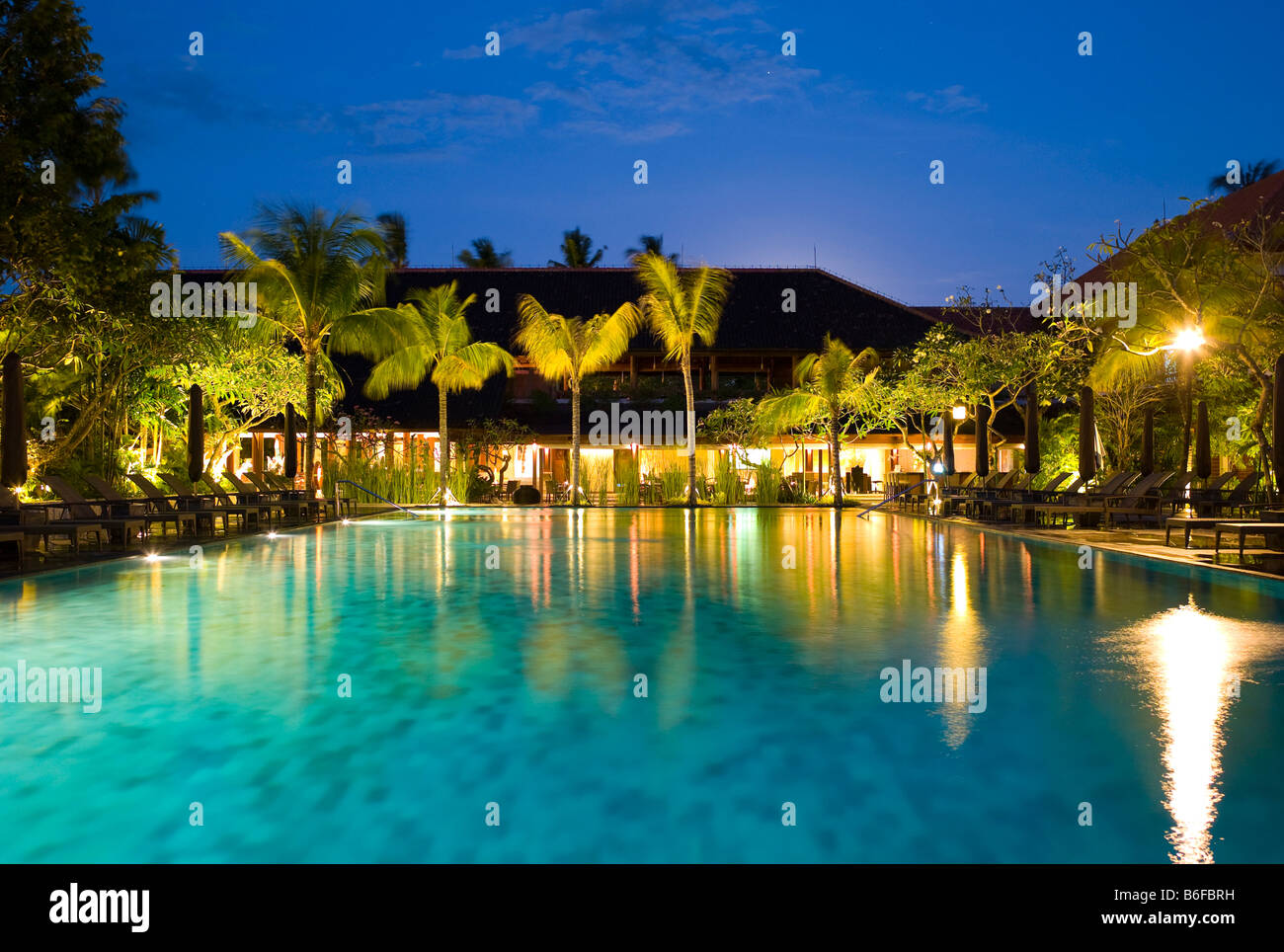 Piscine de l'hôtel Santika Beach, Tuban, Kuta, Bali, Indonésie, Asie Banque D'Images
