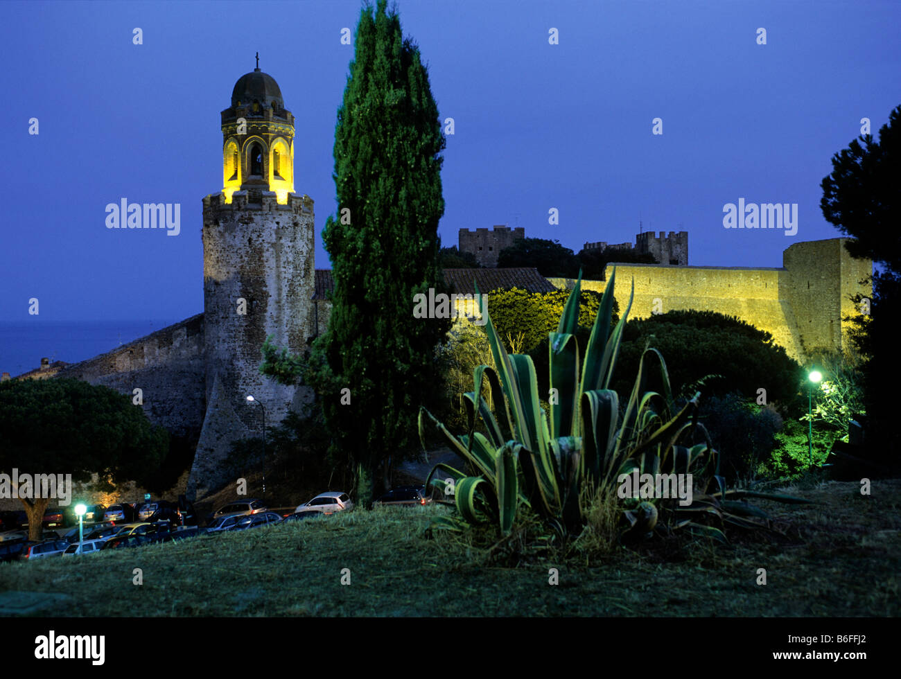 Fortezza avec l'Aragonais Rocca Campanile, Castiglione della Pescaia, la Maremme, Province de Grosseto, Toscane, Italie, Europe Banque D'Images