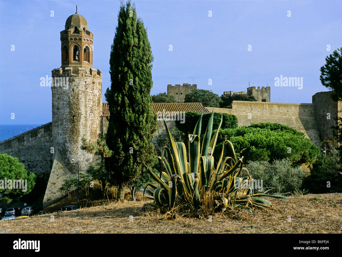 Fortezza avec l'Aragonais Rocca Campanile, Castiglione della Pescaia, la Maremme, Province de Grosseto, Toscane, Italie, Europe Banque D'Images