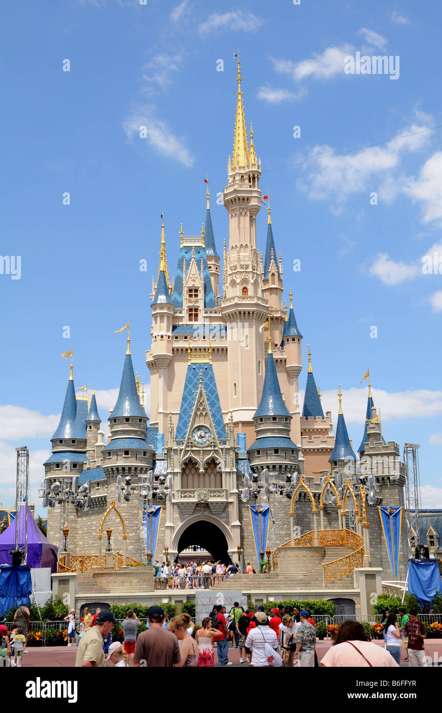 Château à Disney World à Orlando en Floride durant une journée ensoleillée Banque D'Images