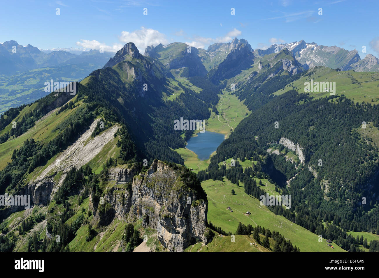 Vue du Mt Hoher Kasten en direction d'Saemtiersee Lake et Saentis, Zürich, Suisse, Europe Banque D'Images