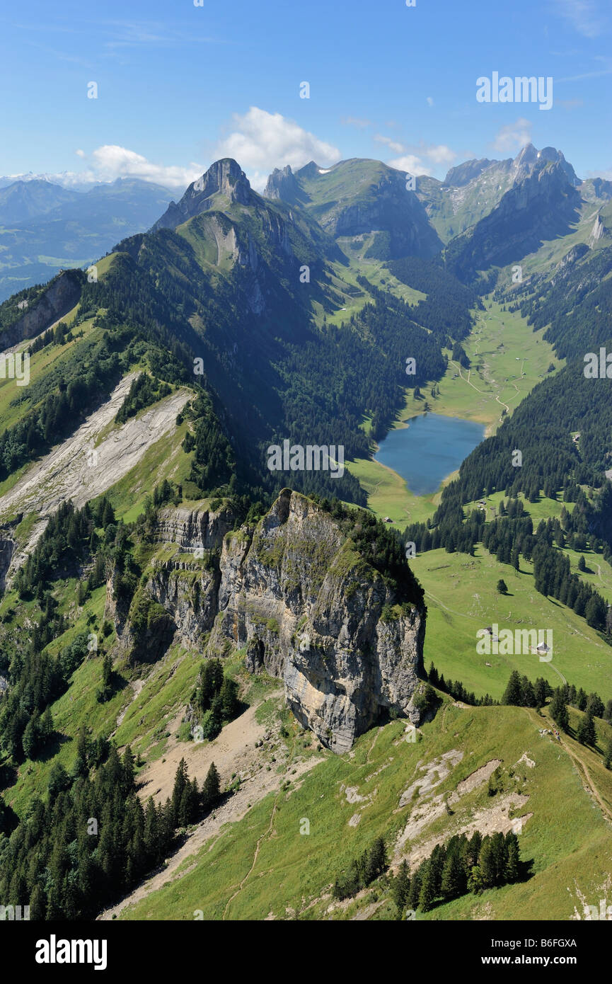 Vue du Mt Hoher Kasten en direction d'Saemtiersee Lake et Saentis, Zürich, Suisse, Europe Banque D'Images