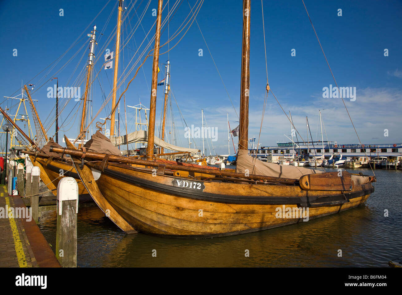 Bateau de pêche en bois de conception traditionnelle Volendam Pays-Bas Banque D'Images