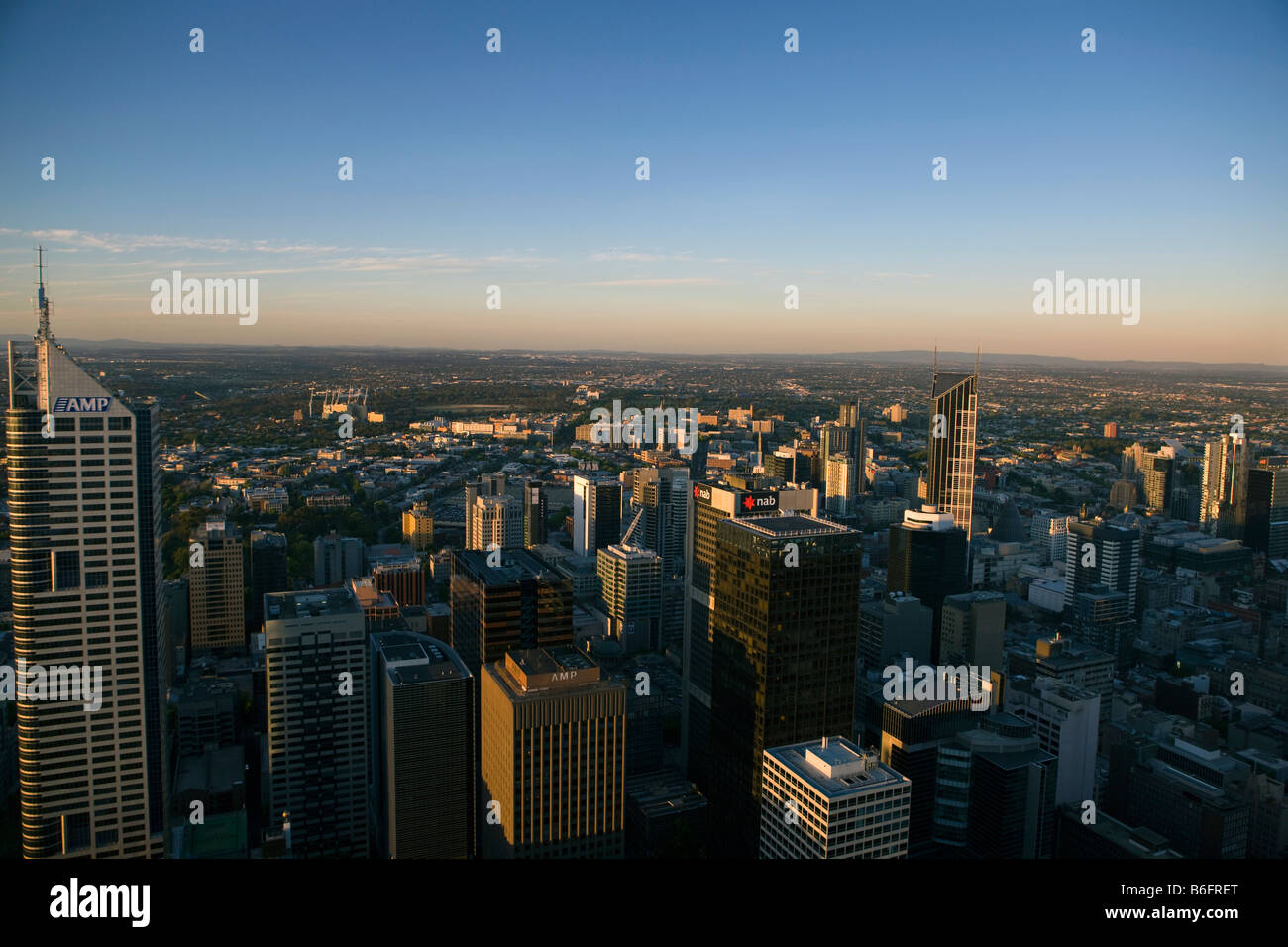 Vue aérienne de Melbourne, Victoria, Australie sur les toits de la ville et des bâtiments au coucher du soleil Banque D'Images