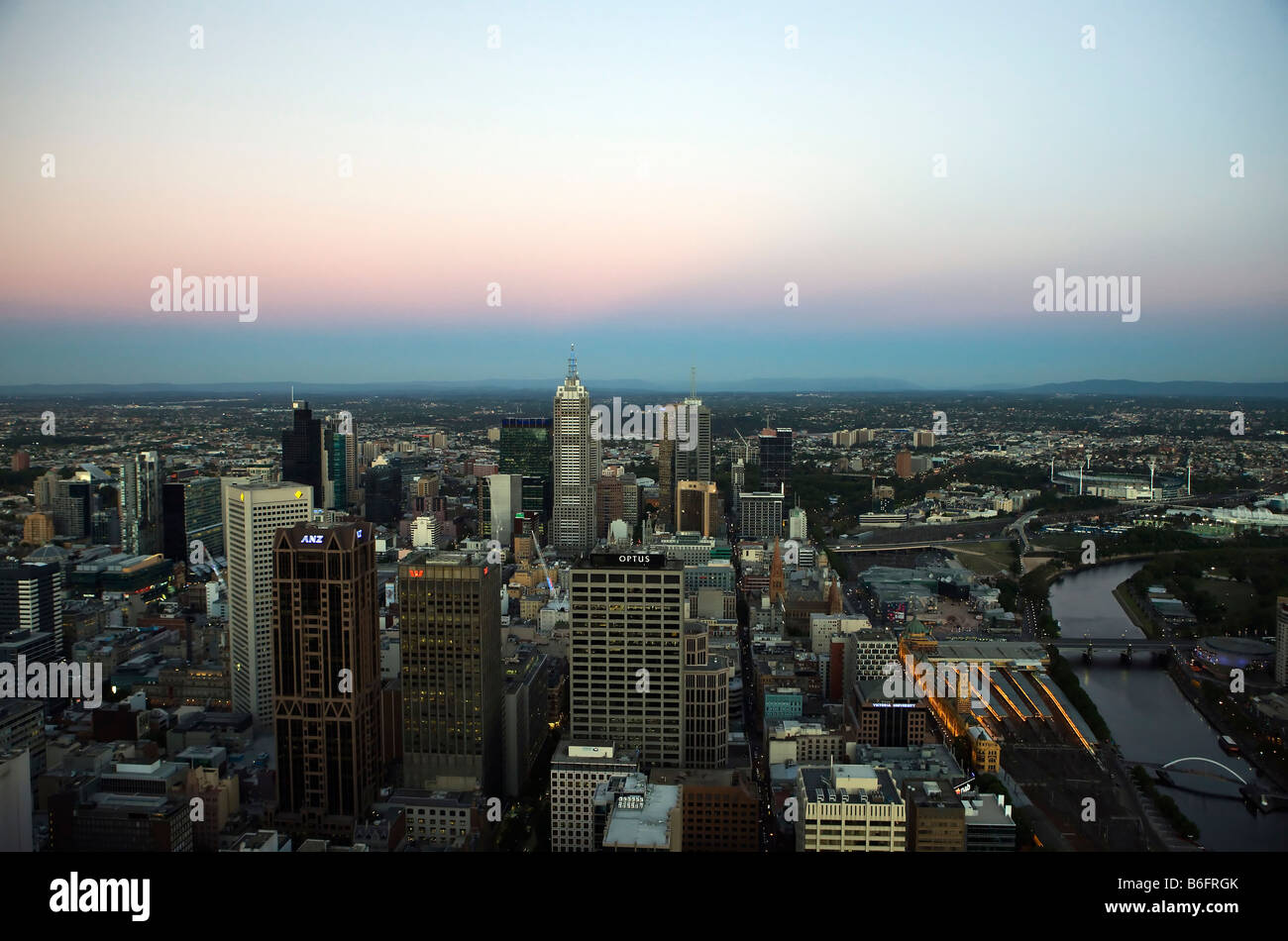 Vue aérienne de Melbourne, Victoria, Australie sur les toits de la ville et des bâtiments au coucher du soleil Banque D'Images