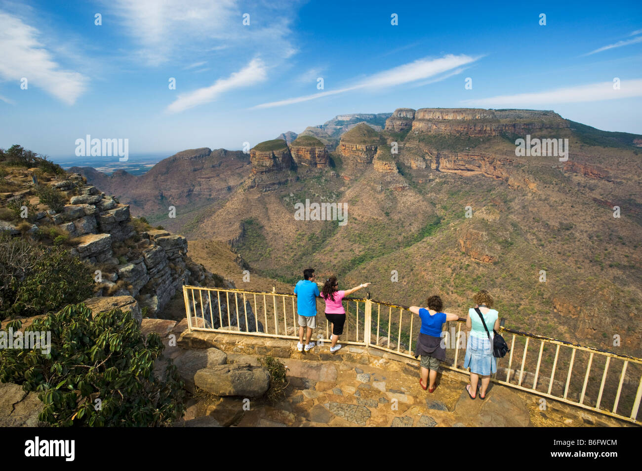 Les gens à l'outlook pour le Meir Three Rondavels Blyde River Canyon Blyde River Canyon en Afrique du Sud Afrique du Sud Bo paysage Banque D'Images