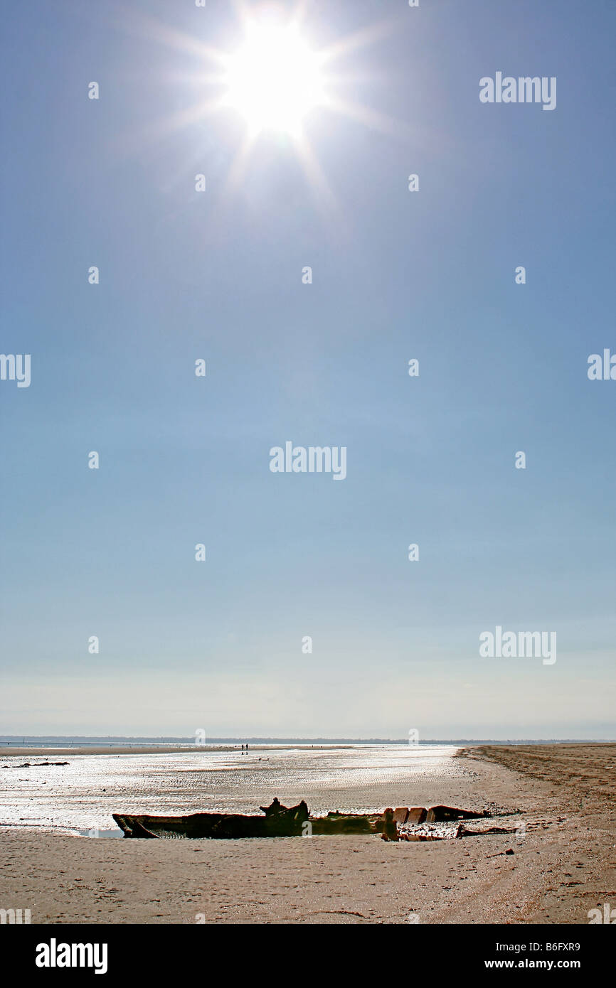 Utah Beach,Normandie,France marée basse montre un WW2 , jour d'épave dans les sables de l'invasion américaine. Banque D'Images