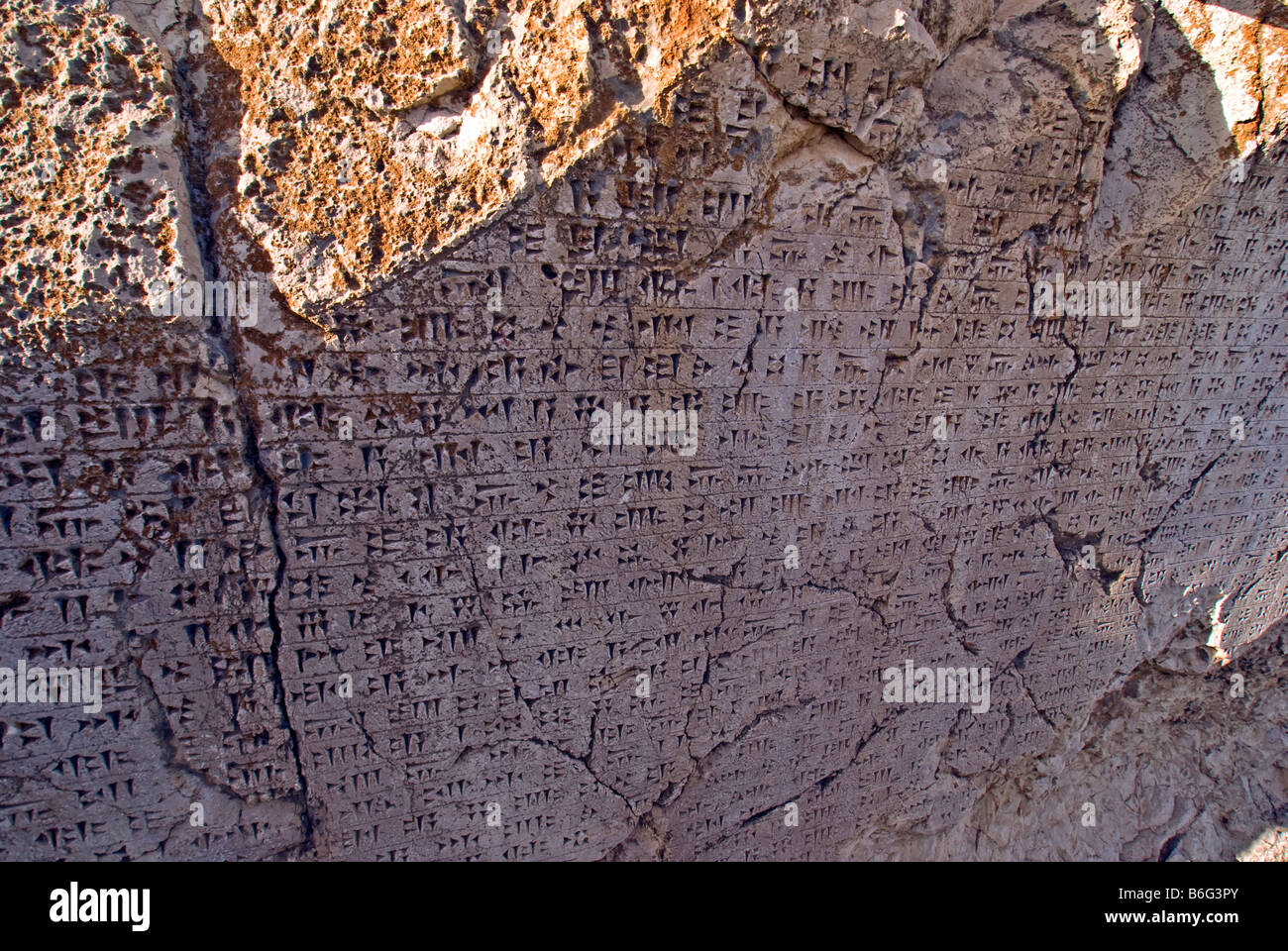 Van Kalesi (Van Château) Urartian tombe, inscription cunéiforme respect roi perse Xerxès à partir de 5e siècle avant J.-C. L'occupation Banque D'Images