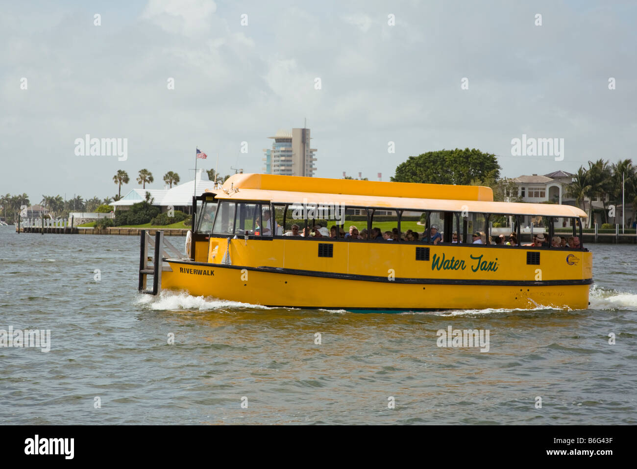 Taxi de l'eau de l'Atlantique sur l'Intracoastal Waterway de Fort Lauderdale en Floride Banque D'Images