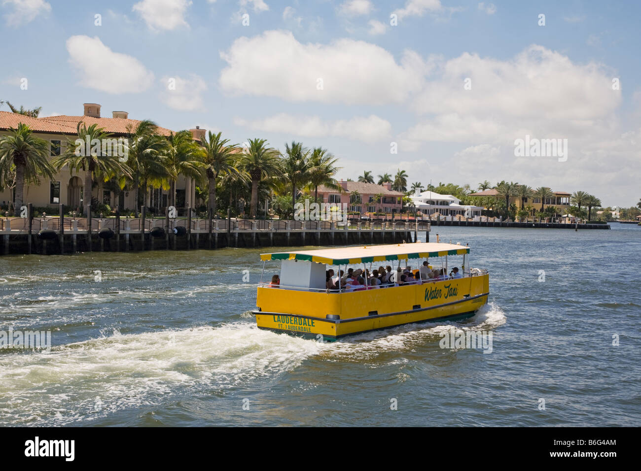 Taxi de l'eau de l'Atlantique sur l'Intracoastal Waterway de Fort Lauderdale en Floride Banque D'Images