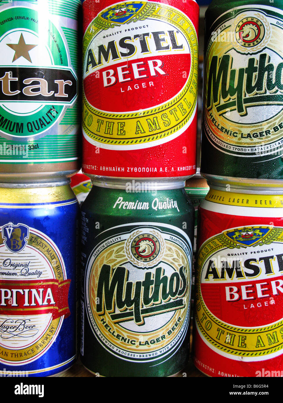Bières grecques. Boîtes de Mythos Amstel et marques Vergina Star Banque D'Images