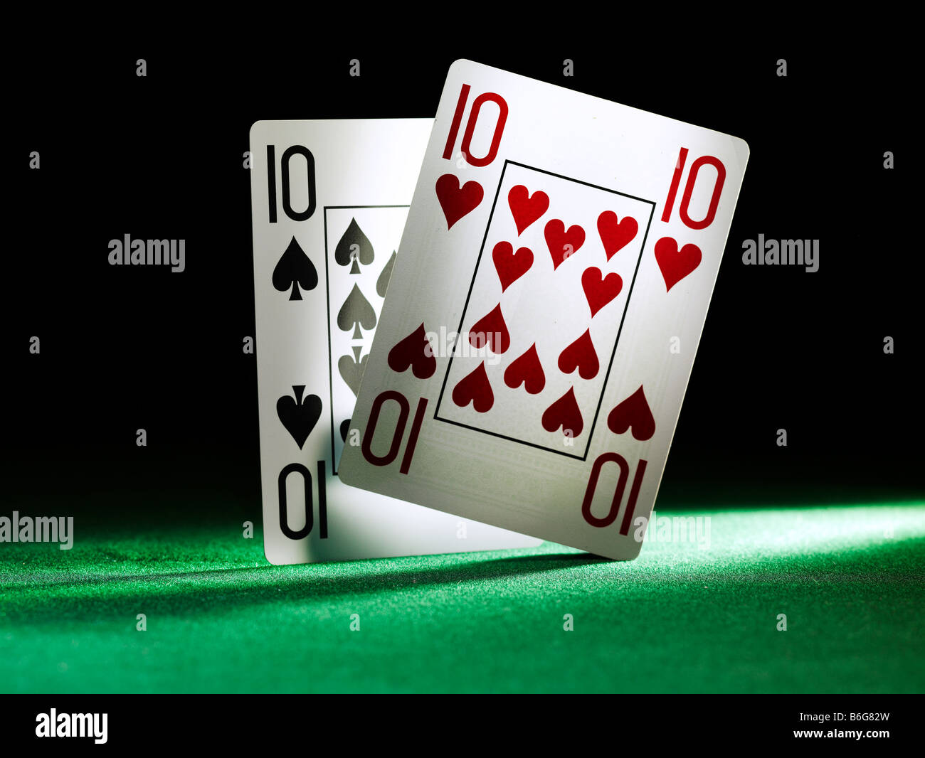 Deux cartes à jouer les dix clubs de la 10 et des coeurs Banque D'Images
