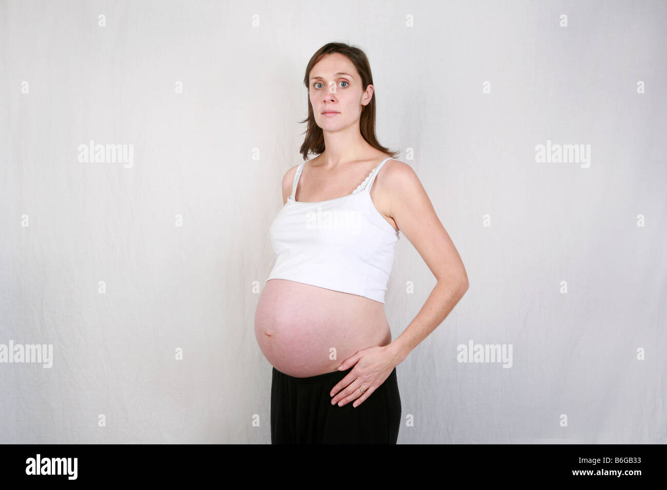 Femme enceinte terme bump exposés 40 semaines de gestation 9 mois 10 d'une série de dix images intervalomètre Troisième trimestre Banque D'Images