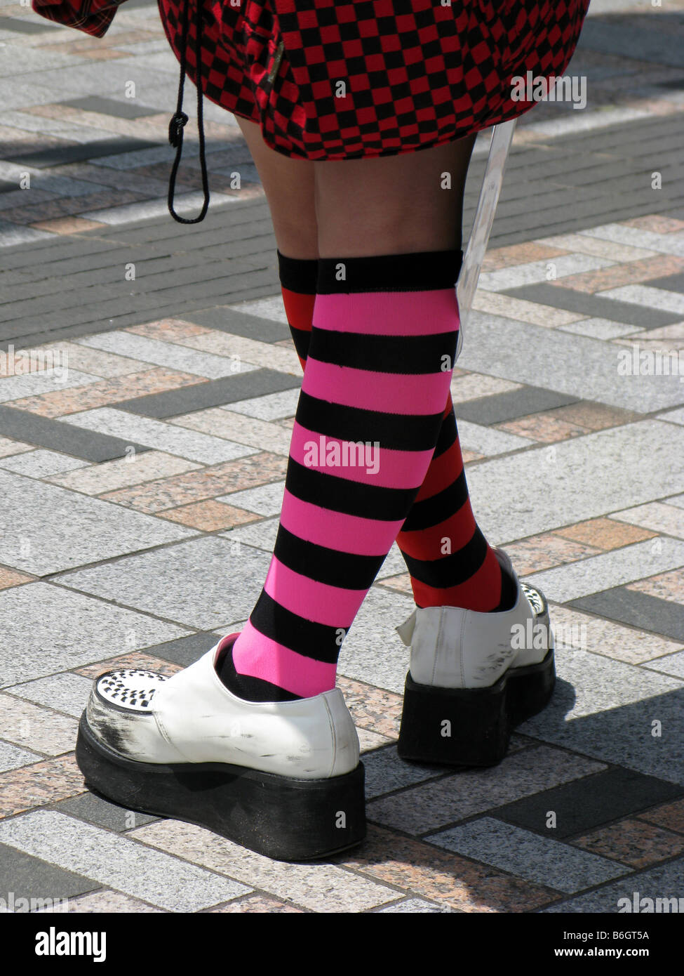 Chaussettes fille Stripey, cosplay, Harajuku, Japon Banque D'Images