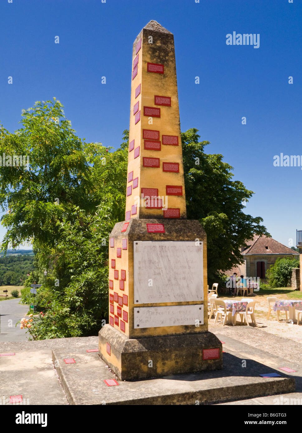 Le Monument Vivant de Biron, montrant les habitants des réponses à une question secrète, au château de Biron, Dordogne, France Europe Banque D'Images