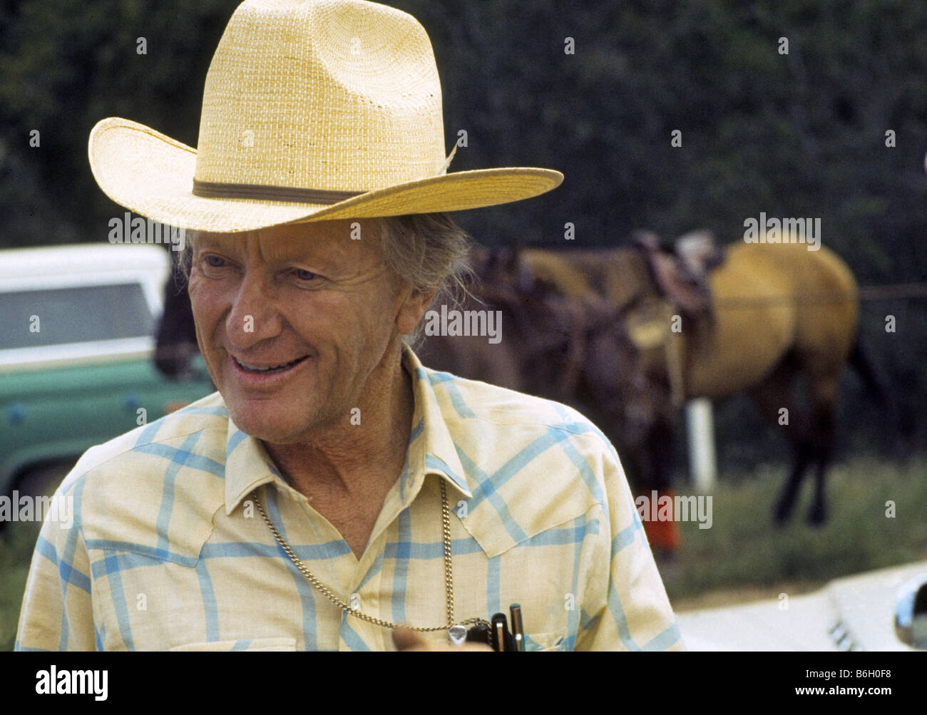 Portrait d'un célèbre artiste peintre cowboy Peter Hurd sur son ranch de San Patricio dans l'Est du Nouveau Mexique Banque D'Images