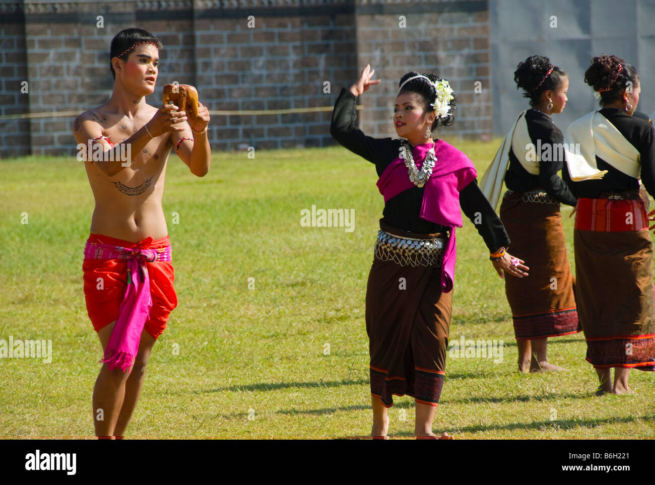 Des danseurs traditionnels à l'éléphant en Thaïlande Festival Surin Banque D'Images