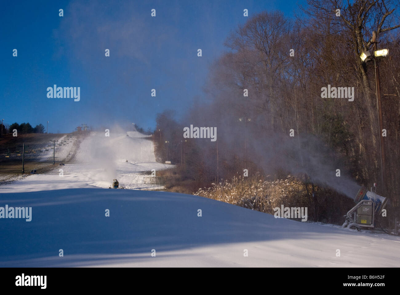 Faire de la neige des canons à neige Banque D'Images