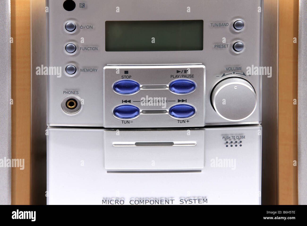 Close up des boutons et fonctionnalités d'un système de musique de composantes micro Banque D'Images
