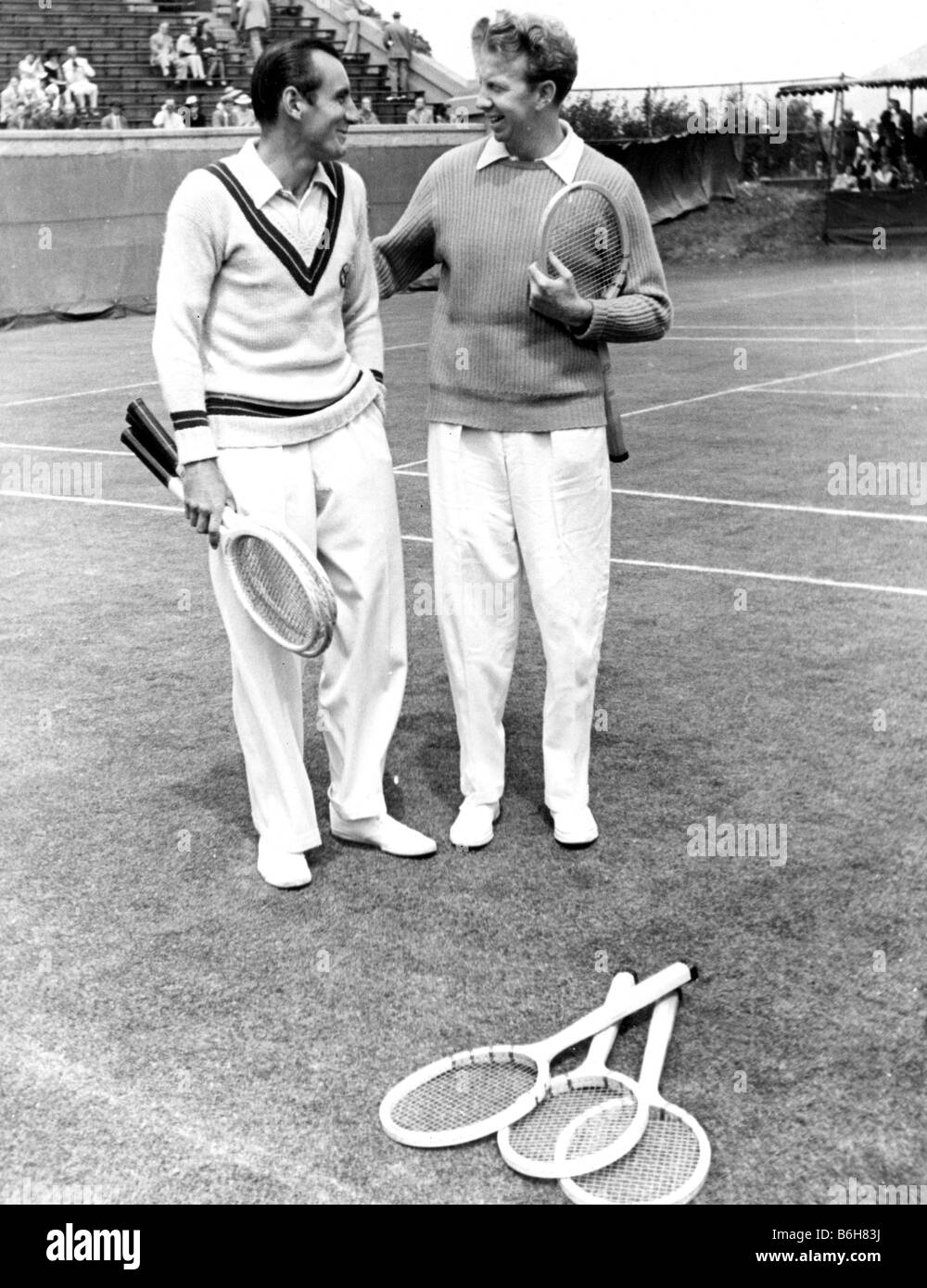 FRED PERRY à gauche et Donald Budge - les joueurs de tennis Photo Stock -  Alamy