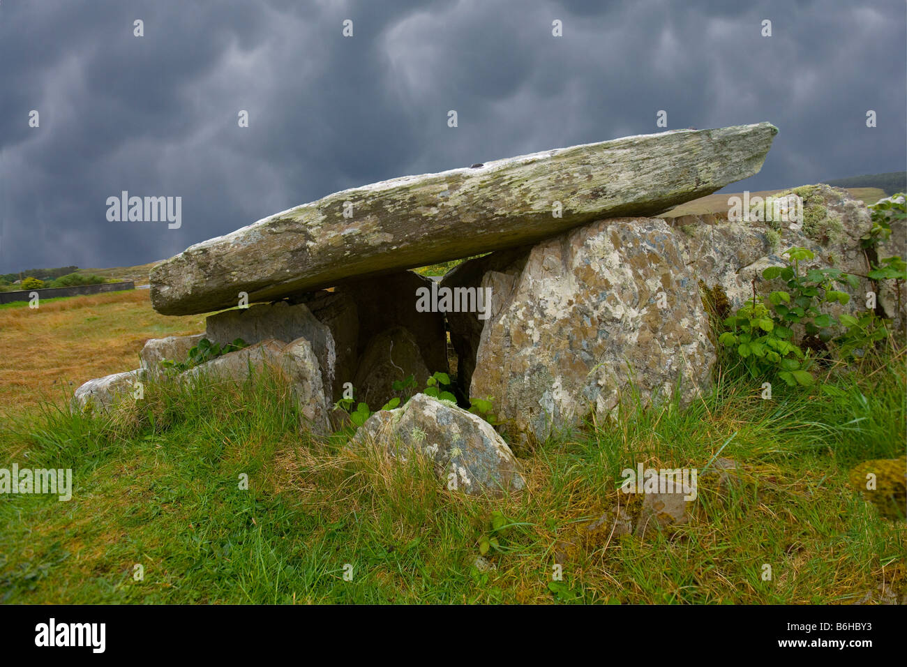 Tombe mégalithique datant de 5000 ans, dans le comté de Mayo, Irlande Banque D'Images