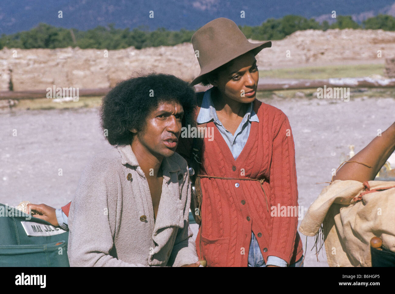 Les acteurs hollywoodiens Max Julien et Vonetta McGee, sur le tournage du film Thomasine et Bushrod de Blaxploitation, tourné au Nouveau-Mexique, 1973. Banque D'Images