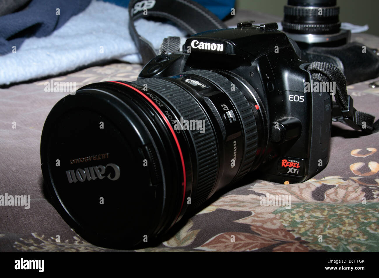 Appareil photo reflex numérique Canon XTi avec 17-40 mm objectif série L EF. Banque D'Images