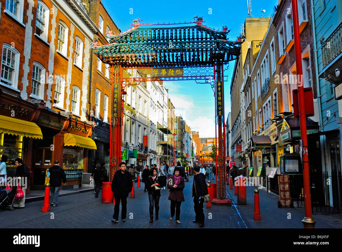 La rue Gerrard dans Chinatown London England UK Banque D'Images