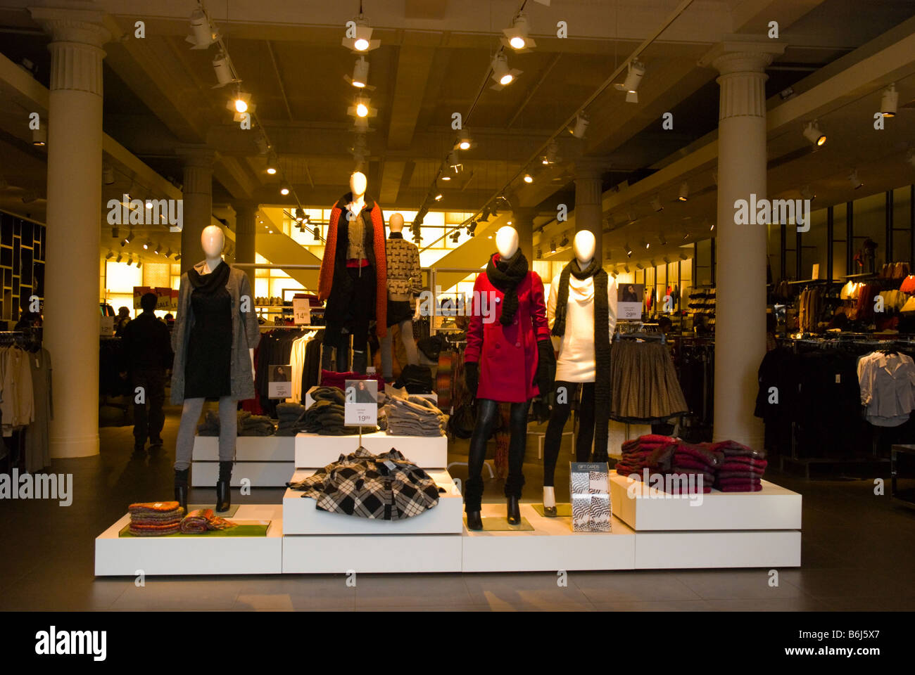 Boutique de vêtements H&M de Regent Street au centre de Londres,  Angleterre, Royaume-Uni Photo Stock - Alamy