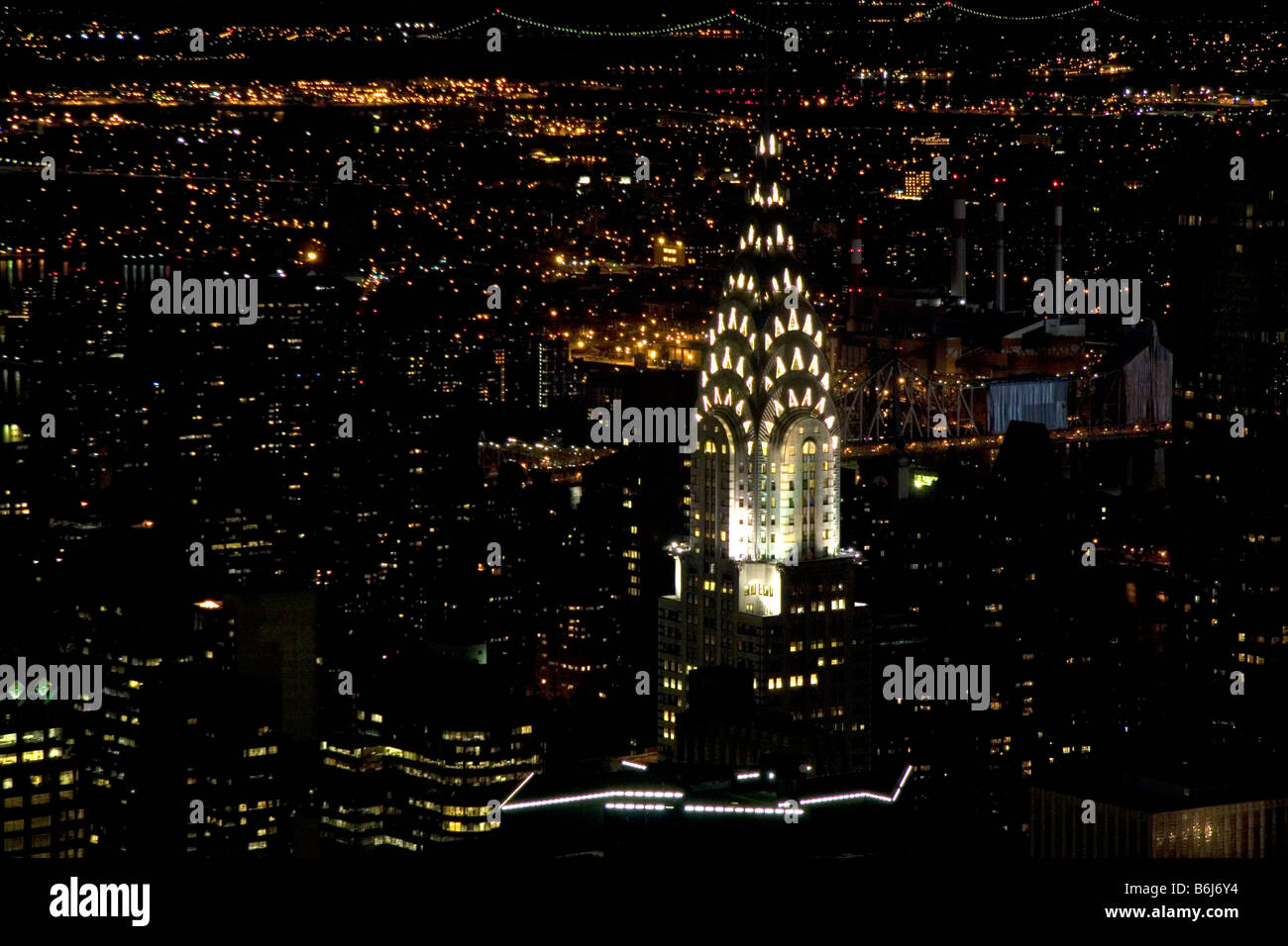 Vue de nuit sur le Chrysler Building et New York New York USA Banque D'Images