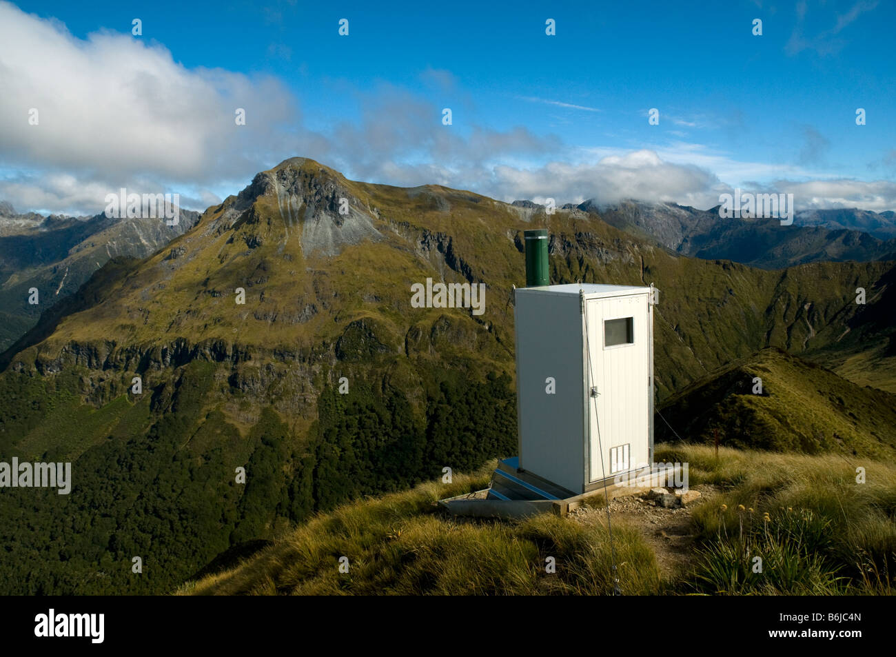 Cabine des toilettes à la vallée suspendue des abris d'urgence, Kepler Track, île du Sud, Nouvelle-Zélande Banque D'Images