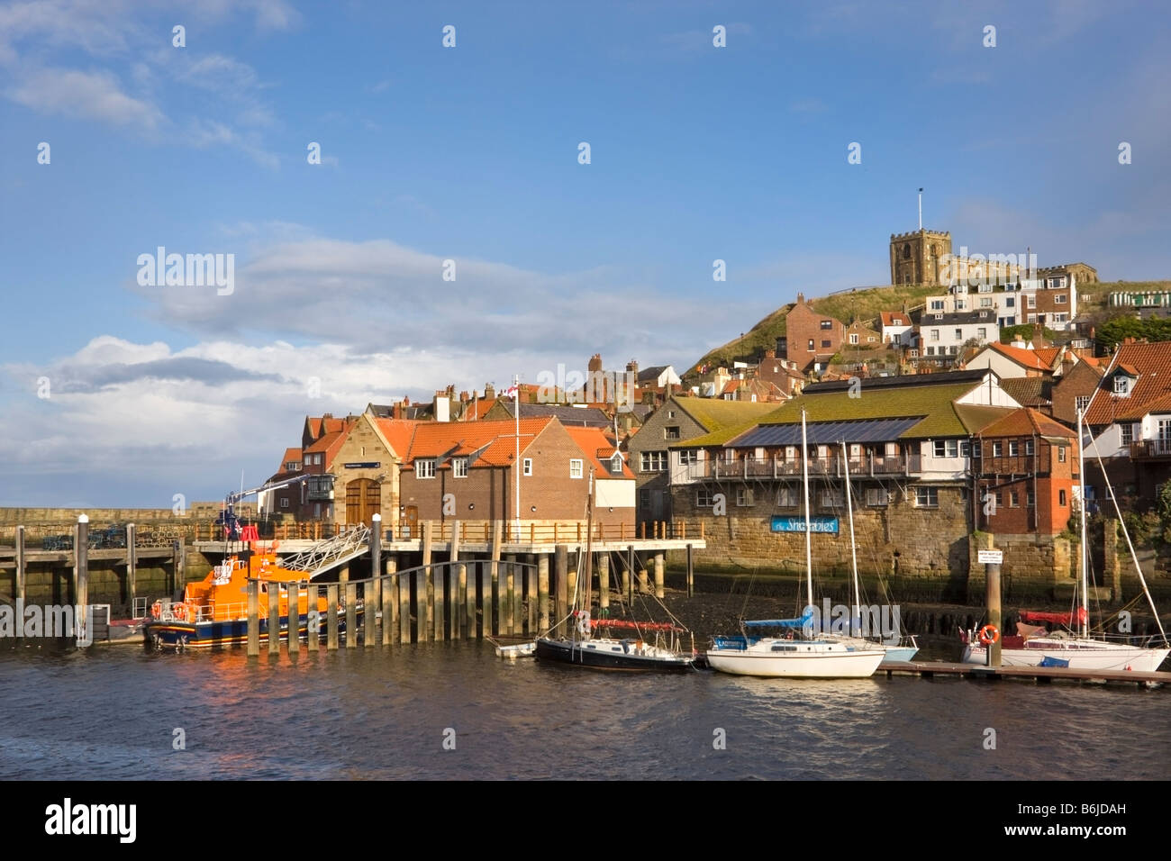 La station de sauvetage, Whitby, North Yorkshire Inner Harbor Banque D'Images