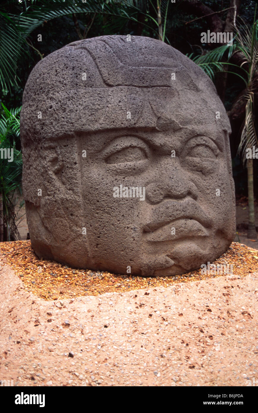 Le Mexique, Tobasco, Villahermosa, Parque-Museo La Venta. Tête Colossale Olmèque de basalte Banque D'Images