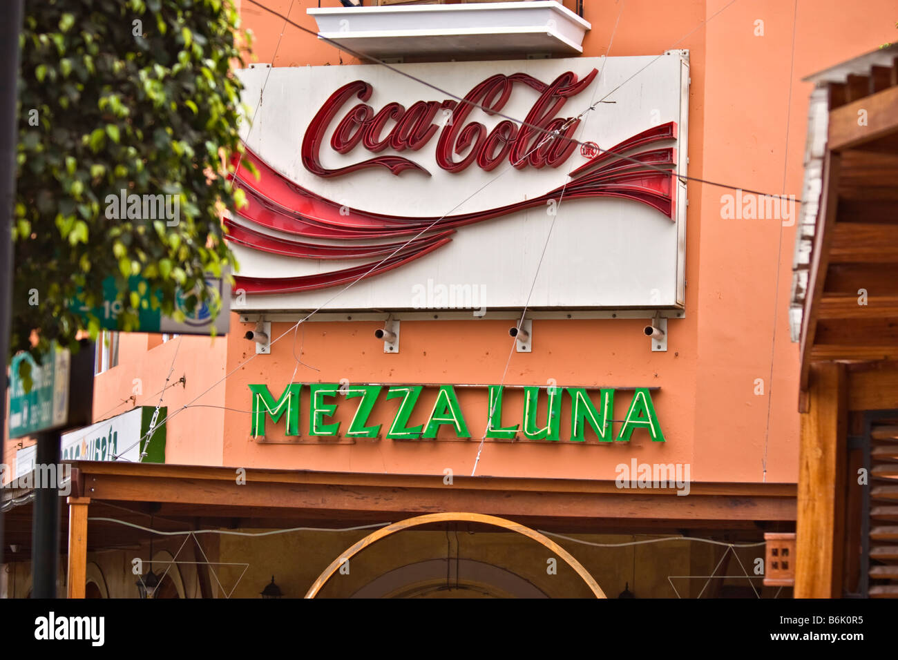 Coca Cola annonce à un immeuble commercial Lima Pérou Banque D'Images