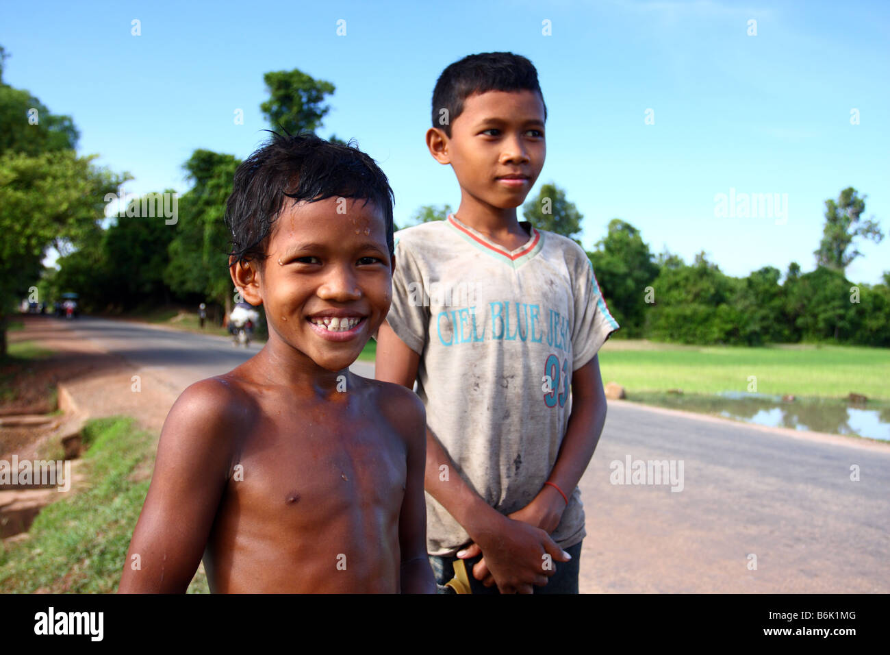 Portrait D Une Jeune Cambodgienne Locale Avec Un Visage Joyeux Dans Les Rues Autour De Siem Reap Angkor Wat Cambodge Photo Stock Alamy