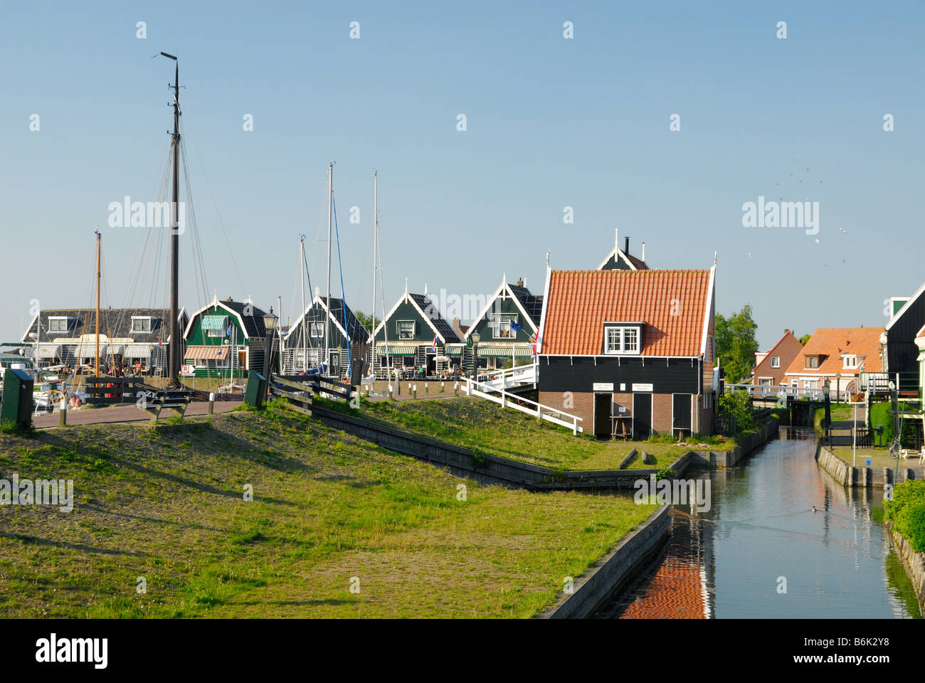 Old Dutch maisons dans un petit village près de Marken Amsterdam Hollande  Pays-Bas Photo Stock - Alamy
