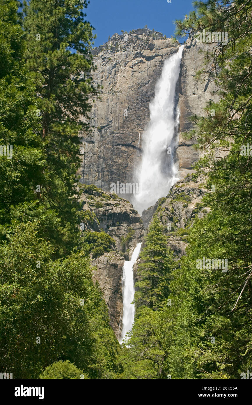 Californie - Yosemite Falls supérieure et inférieure dans le Parc National Yosemite. Banque D'Images