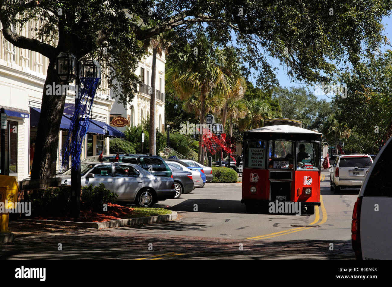Les propriétés du centre-ville de Amelia Island Fernandina Beach Floride USA et trolley touristique Banque D'Images