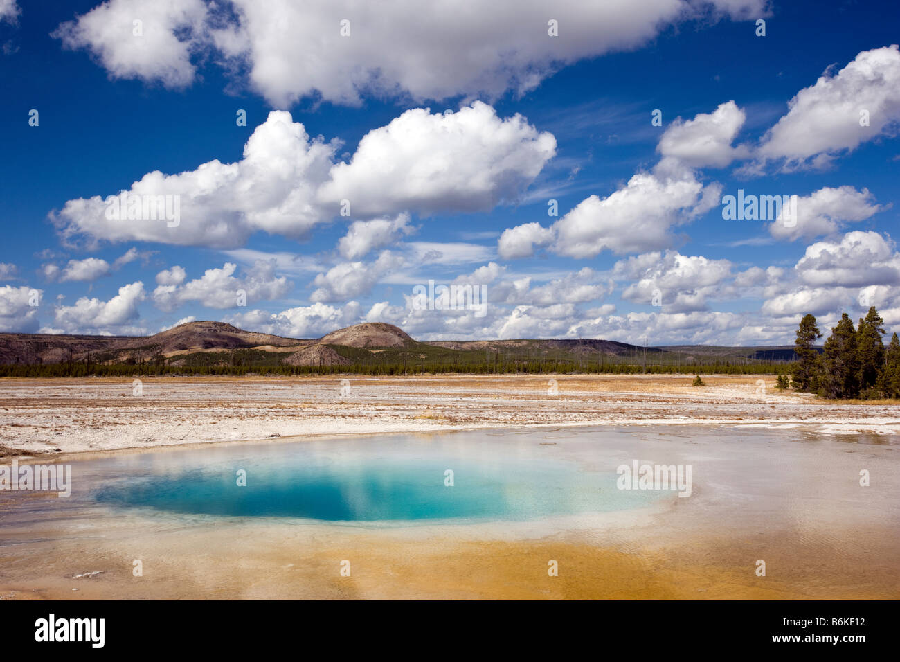 Piscine opale, Midway Geyser Basin, Parc National de Yellowstone, Wyoming, USA Banque D'Images